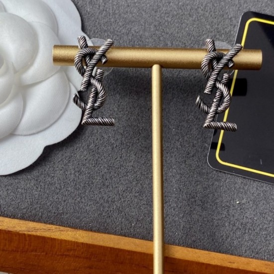 Outstanding color to wear 2022 YSL Yves Saint Laurent Earrings Outstanding color to wear 2022 YSL Yves Saint Laurent Earrings