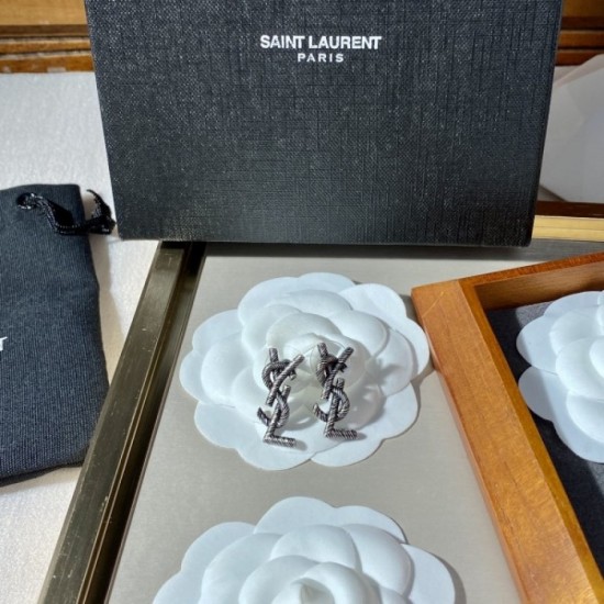 Outstanding color to wear 2022 YSL Yves Saint Laurent Earrings Outstanding color to wear 2022 YSL Yves Saint Laurent Earrings