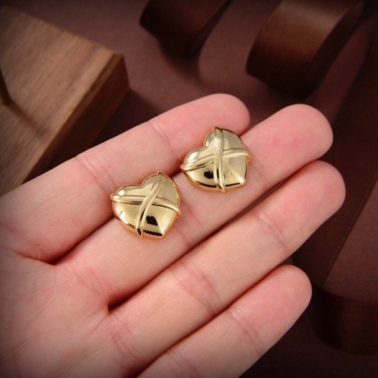 Special price new limited edition YSL Yves Saint Laurent 2022AW earrings Special price new limited edition YSL Yves Saint Laurent 2022AW earrings