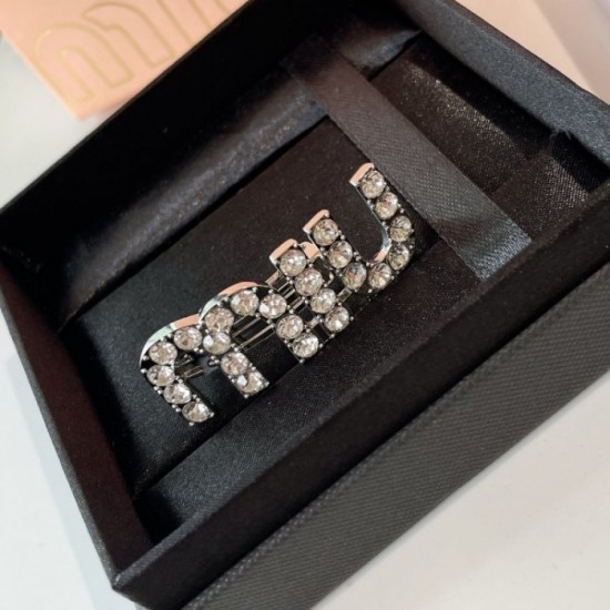 MIU MIU 2022SS Hair ornaments Styles that can be used for the summer MIU MIU 2022SS Hair ornaments Styles that can be used for the summer
