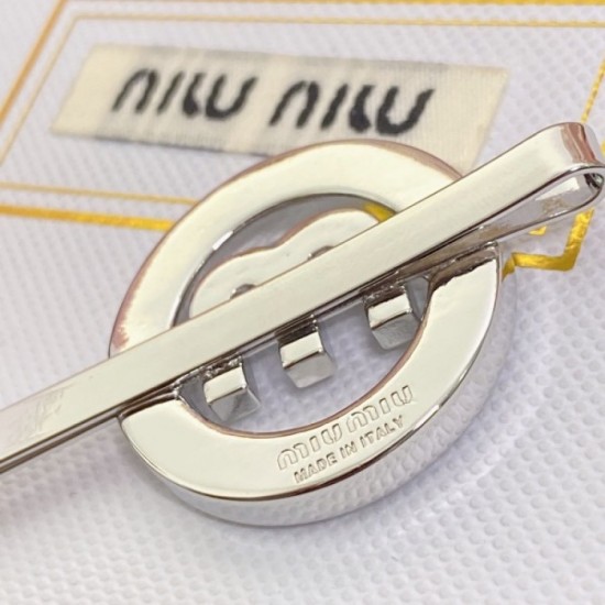 MIU MIU 2022SS Hair ornaments A style that can be used for a long time this summer MIU MIU 2022SS Hair ornaments A style that can be used for a long time this summer