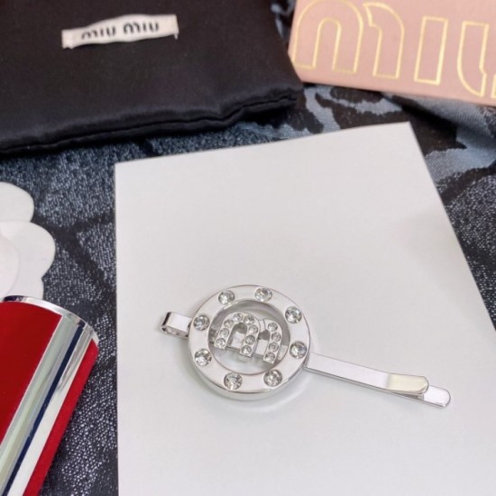 MIU MIU 2022SS Hair ornaments A style that can be used for a long time this summer MIU MIU 2022SS Hair ornaments A style that can be used for a long time this summer