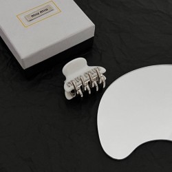 Fashion sensitivity UP! MIU MIU 2022AW hairpin
