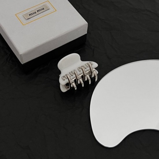 Fashion sensitivity UP! MIU MIU 2022AW hairpin Fashion sensitivity UP! MIU MIU 2022AW hairpin