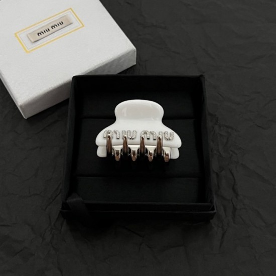 Fashion sensitivity UP! MIU MIU 2022AW hairpin Fashion sensitivity UP! MIU MIU 2022AW hairpin