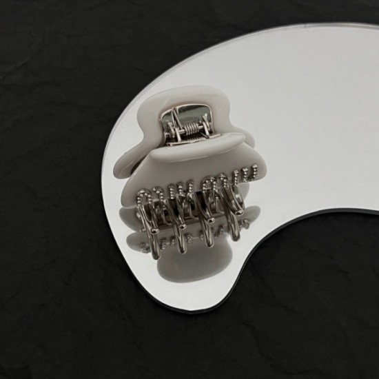 Fashion sensitivity UP! MIU MIU 2022AW hairpin Fashion sensitivity UP! MIU MIU 2022AW hairpin