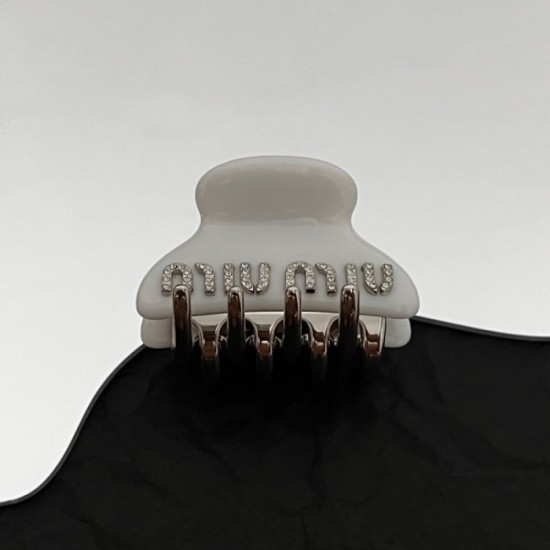 Fashion sensitivity UP! MIU MIU 2022AW hairpin Fashion sensitivity UP! MIU MIU 2022AW hairpin