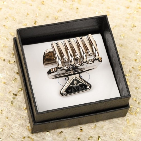 Brand PRADA Prada 2022AW hairpin which is popular this season Brand PRADA Prada 2022AW hairpin which is popular this season