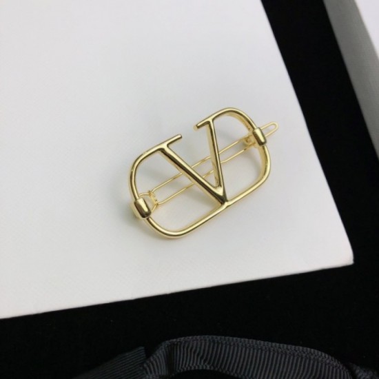 VALENTINO 2022SS Hair ornaments Spring and summer will continue to attract attention VALENTINO 2022SS Hair ornaments Spring and summer will continue to attract attention