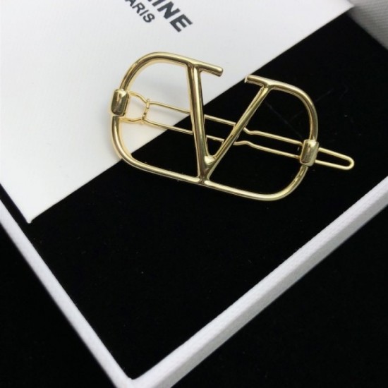 VALENTINO 2022SS Hair ornaments Spring and summer will continue to attract attention VALENTINO 2022SS Hair ornaments Spring and summer will continue to attract attention