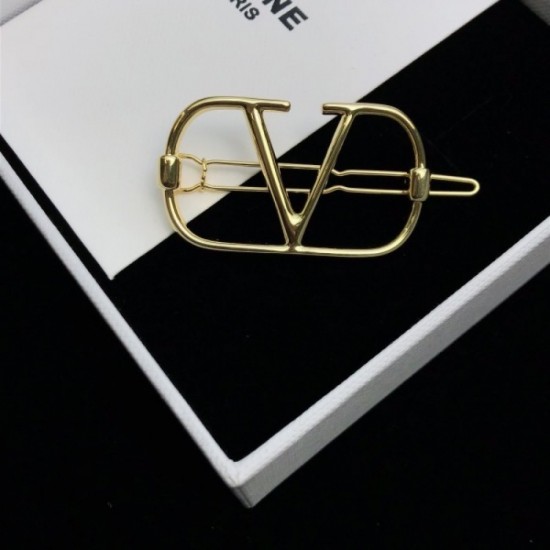 VALENTINO 2022SS Hair ornaments Spring and summer will continue to attract attention VALENTINO 2022SS Hair ornaments Spring and summer will continue to attract attention