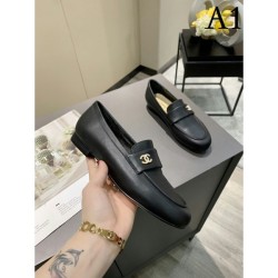 Style that can be used habitually for a long time this summer 2022SS CHANEL Chanel loafers