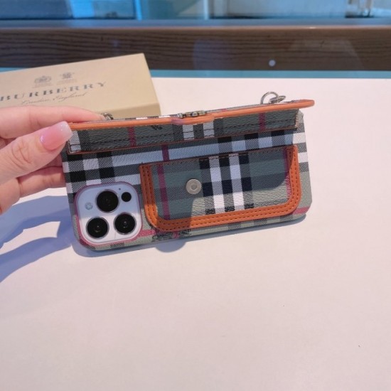 BURBERRY 2022SS Spring color pre-emptive iphone carrying case 2 colors selectable BURBERRY 2022SS Spring color pre-emptive iphone carrying case 2 colors selectable