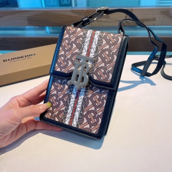 BURBERRY 2022SS I absolutely want iphone carrying case 2 colors selectable BURBERRY 2022SS I absolutely want iphone carrying case 2 colors selectable