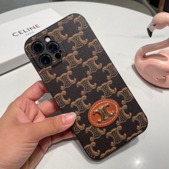 CELINE Celine 2022SS iphone carrying case that emphasizes looseness and comfort CELINE Celine 2022SS iphone carrying case that emphasizes looseness and comfort