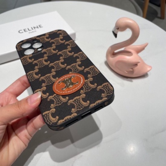 CELINE Celine 2022SS iphone carrying case that emphasizes looseness and comfort CELINE Celine 2022SS iphone carrying case that emphasizes looseness and comfort