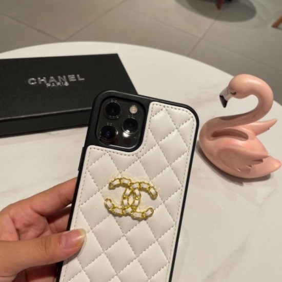 CHANEL 2022SS Wearing fashionable advanced iphone carrying case 2 colors selectable CHANEL 2022SS Wearing fashionable advanced iphone carrying case 2 colors selectable