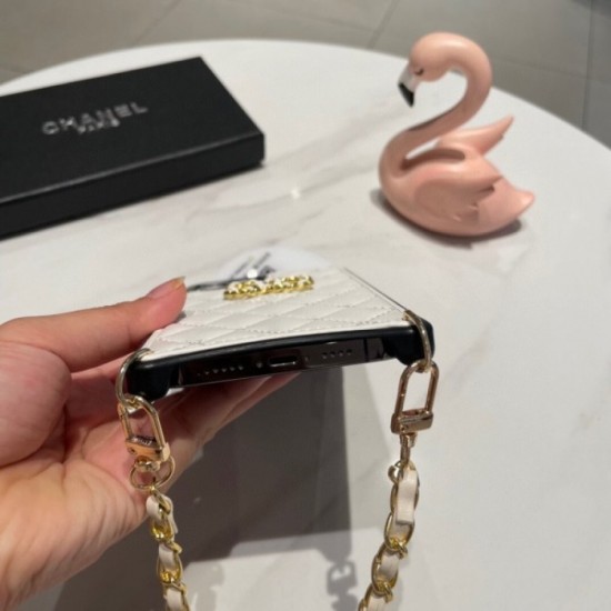 CHANEL 2022SS Wearing fashionable advanced iphone carrying case 2 colors selectable CHANEL 2022SS Wearing fashionable advanced iphone carrying case 2 colors selectable