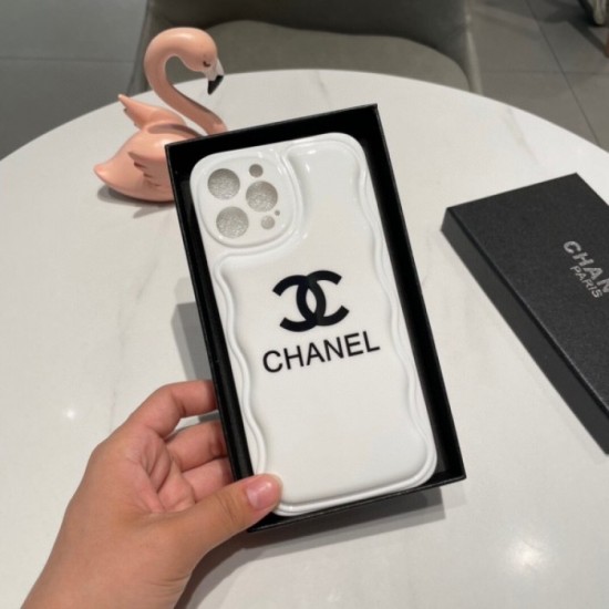 CHANEL 2022SS Especially this season's spring and summer attention iphone carrying case 2 colors selectable CHANEL 2022SS Especially this season's spring and summer attention iphone carrying case 2 colors selectable