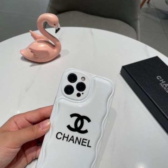CHANEL 2022SS Especially this season's spring and summer attention iphone carrying case 2 colors selectable CHANEL 2022SS Especially this season's spring and summer attention iphone carrying case 2 colors selectable