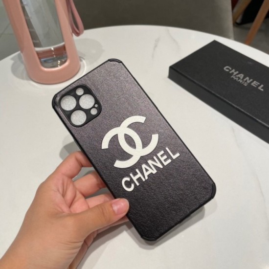 CHANEL 2022SS Spring / Summer latest trend iphone carrying case 2 colors selectable CHANEL 2022SS Spring / Summer latest trend iphone carrying case 2 colors selectable
