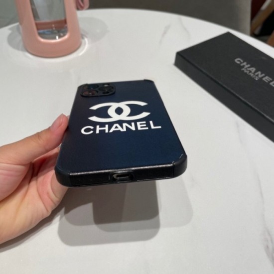 CHANEL 2022SS Spring / Summer latest trend iphone carrying case 2 colors selectable CHANEL 2022SS Spring / Summer latest trend iphone carrying case 2 colors selectable