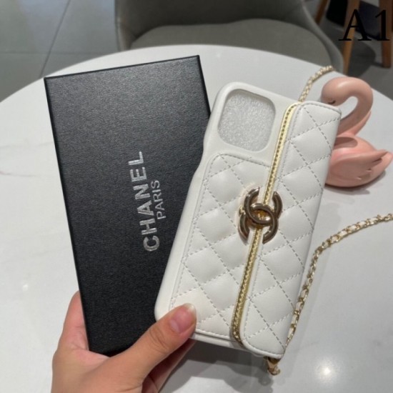 CHANEL 2022SS This year's popular outfit iphone carrying case 2 colors selectable CHANEL 2022SS This year's popular outfit iphone carrying case 2 colors selectable
