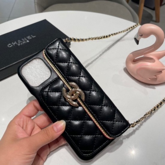 CHANEL 2022SS This year's popular outfit iphone carrying case 2 colors selectable CHANEL 2022SS This year's popular outfit iphone carrying case 2 colors selectable
