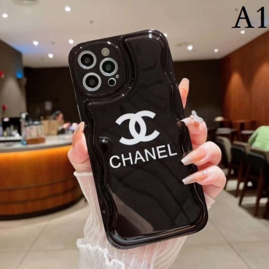 CHANEL 2022SS iphone carrying case that is active every season 2 colors selectable CHANEL 2022SS iphone carrying case that is active every season 2 colors selectable