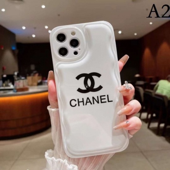 CHANEL 2022SS iphone carrying case that is active every season 2 colors selectable CHANEL 2022SS iphone carrying case that is active every season 2 colors selectable