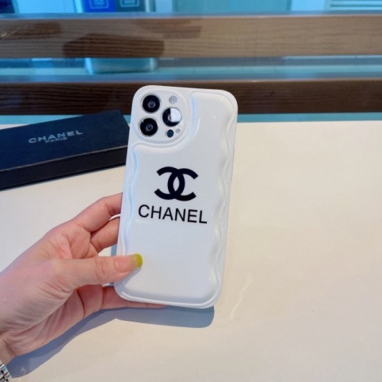 CHANEL 2022SS iphone carrying case that is active every season 2 colors selectable CHANEL 2022SS iphone carrying case that is active every season 2 colors selectable