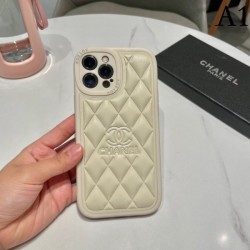 CHANEL 2022SS Excellent wearing power Popular iphone carrying case 2 colors selectable