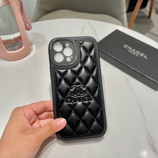 CHANEL 2022SS Excellent wearing power Popular iphone carrying case 2 colors selectable CHANEL 2022SS Excellent wearing power Popular iphone carrying case 2 colors selectable