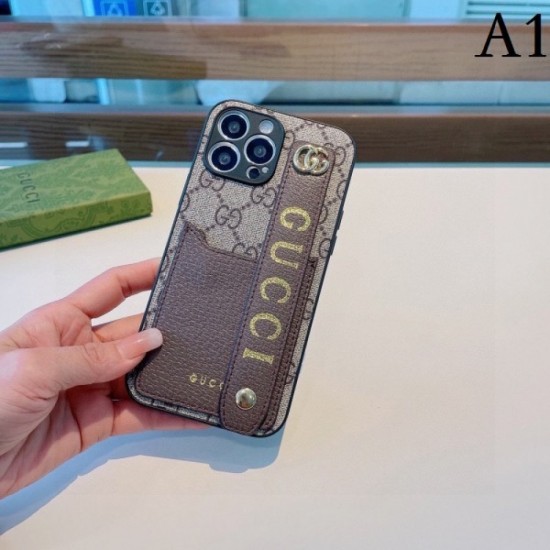 GUCCI Gucci 2022SS iphone carrying case that you want to pay particular attention to GUCCI Gucci 2022SS iphone carrying case that you want to pay particular attention to