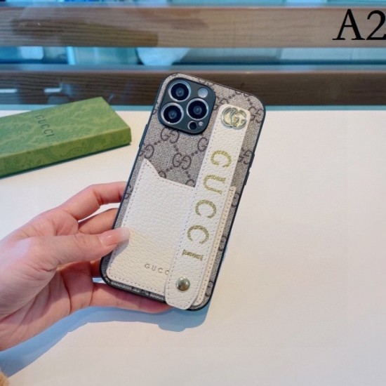 GUCCI Gucci 2022SS iphone carrying case that you want to pay particular attention to GUCCI Gucci 2022SS iphone carrying case that you want to pay particular attention to