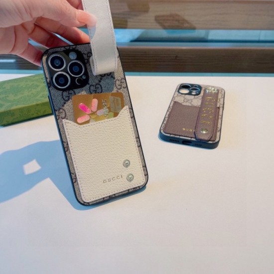 GUCCI Gucci 2022SS iphone carrying case that you want to pay particular attention to GUCCI Gucci 2022SS iphone carrying case that you want to pay particular attention to