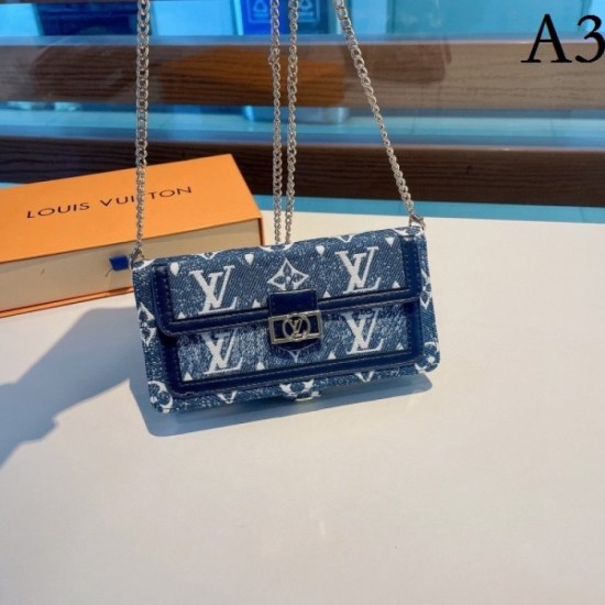 LOUIS VUITTON Louis Vuitton 2022SS Limited time offer! iphone carrying case LOUIS VUITTON Louis Vuitton 2022SS Limited time offer! iphone carrying case