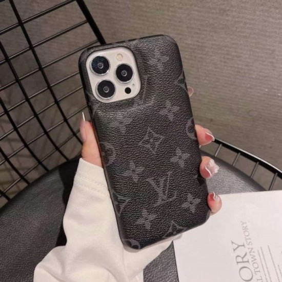 LOUIS VUITTON Louis Vuitton 2022SS seasonal design iphone carrying case LOUIS VUITTON Louis Vuitton 2022SS seasonal design iphone carrying case