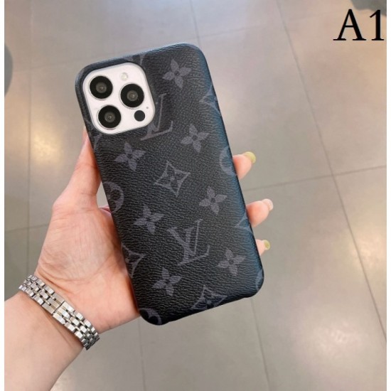 LOUIS VUITTON Louis Vuitton 2022SS seasonal design iphone carrying case LOUIS VUITTON Louis Vuitton 2022SS seasonal design iphone carrying case