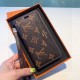LOUIS VUITTON Louis Vuitton 2022SS Popular boiling iphone carrying case LOUIS VUITTON Louis Vuitton 2022SS Popular boiling iphone carrying case