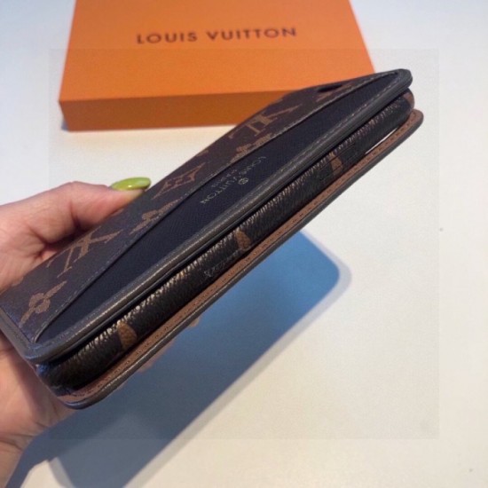 LOUIS VUITTON Louis Vuitton 2022SS Popular boiling iphone carrying case LOUIS VUITTON Louis Vuitton 2022SS Popular boiling iphone carrying case