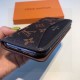 LOUIS VUITTON Louis Vuitton 2022SS Popular boiling iphone carrying case LOUIS VUITTON Louis Vuitton 2022SS Popular boiling iphone carrying case