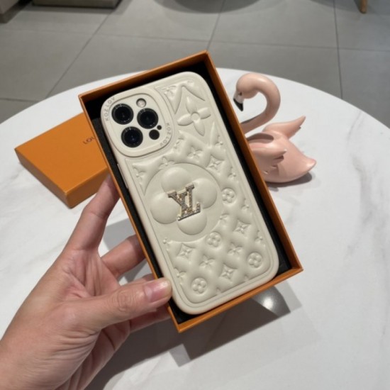 LOUIS VUITTON Louis Vuitton 2022SS Luxury UP! Iphone carrying case LOUIS VUITTON Louis Vuitton 2022SS Luxury UP! Iphone carrying case
