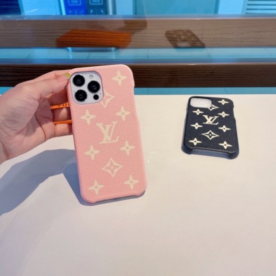 LOUIS VUITTON Louis Vuitton 2022SS Super rare product iphone carrying case LOUIS VUITTON Louis Vuitton 2022SS Super rare product iphone carrying case