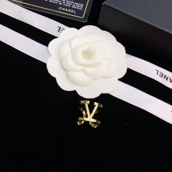 VALENTINO Valentino 2022SS Spring / Summer new miracle restock ring VALENTINO Valentino 2022SS Spring / Summer new miracle restock ring
