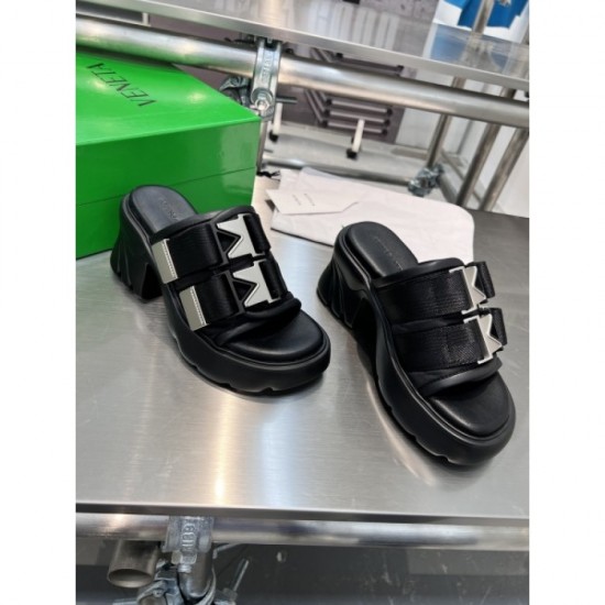 Style that can be used for summer Mule 2022SS BOTTEGA VENETA Style that can be used for summer Mule 2022SS BOTTEGA VENETA
