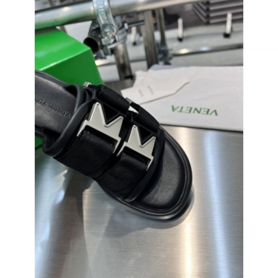 Style that can be used for summer Mule 2022SS BOTTEGA VENETA Style that can be used for summer Mule 2022SS BOTTEGA VENETA