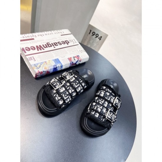 A flood of fans aiming for new summer slippers 2022SS DIOR Dior A flood of fans aiming for new summer slippers 2022SS DIOR Dior