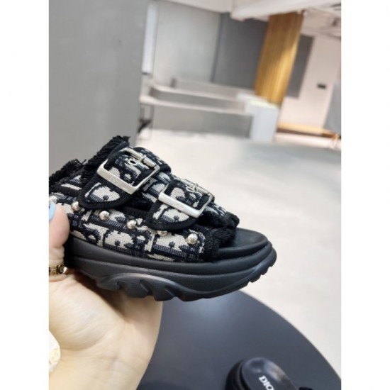 A flood of fans aiming for new summer slippers 2022SS DIOR Dior A flood of fans aiming for new summer slippers 2022SS DIOR Dior