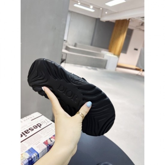 A flood of fans aiming for new summer slippers 2022SS DIOR Dior A flood of fans aiming for new summer slippers 2022SS DIOR Dior
